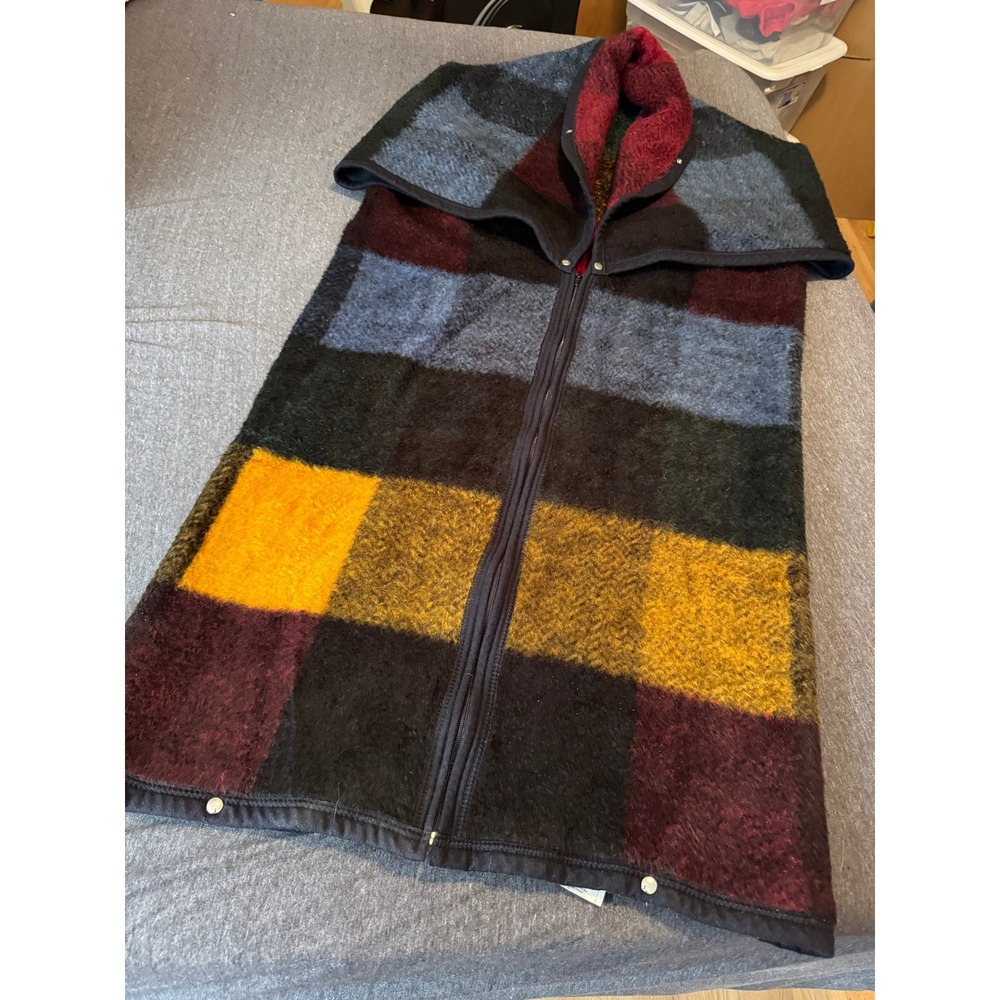 Vintage Biederlack Of America Plaid Blanket‎ Wearable Cape Poncho Zipper Snaps